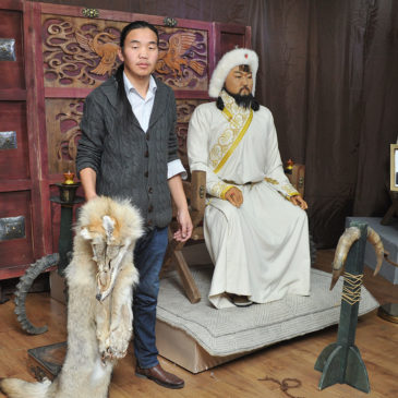 Знакомьтесь, художник-оформитель выставки «Хаан Хаанов» и сотрудник музея восковых фигур «Чингисхан»