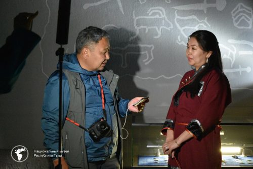 Монгольские журналисты готовят материал для документального фильма про тувинское золото скифов
