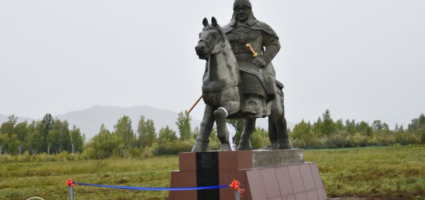 Памятник «Всаднику, покорявшему вселенную» установили в этнокультурном комплексе «Белдир-Кежии»