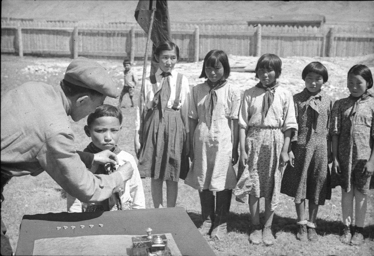 Тува история с мальчиком. Тыва в 1944. Тувинская народная Республика 1944. Тувинская история. Тыва 1930.