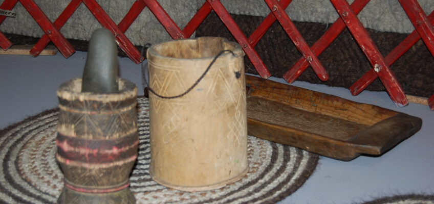 К Году культурного наследия народов России: обработка дерева и бересты в традиционной культуре тувинцев 